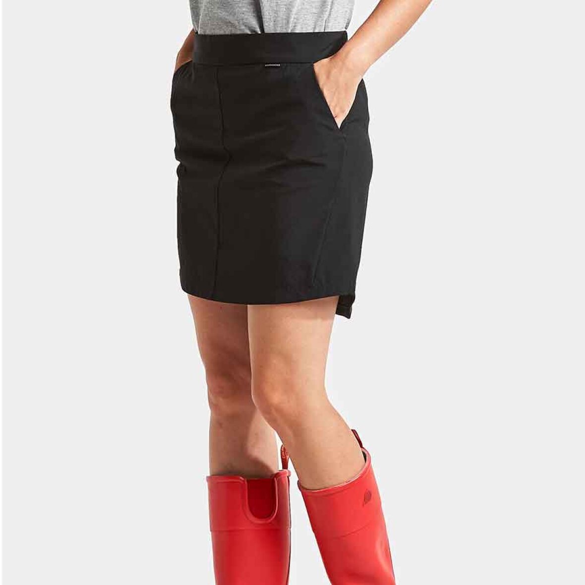 Liv Skirt Didriksons: Stilfuld og praktisk nederdel. Se mere her!