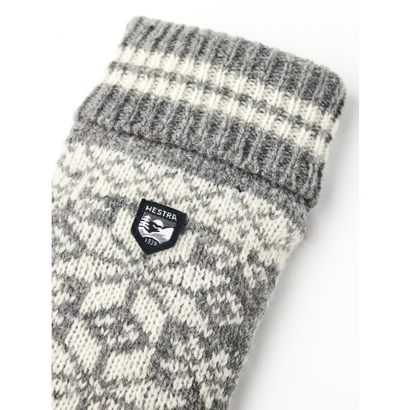 Hestra Isvik Mitten Grey/Offwhite Luffe i strik