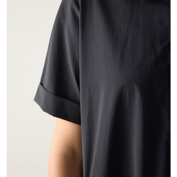 Salo Dress Women True Black fra Haglöfs